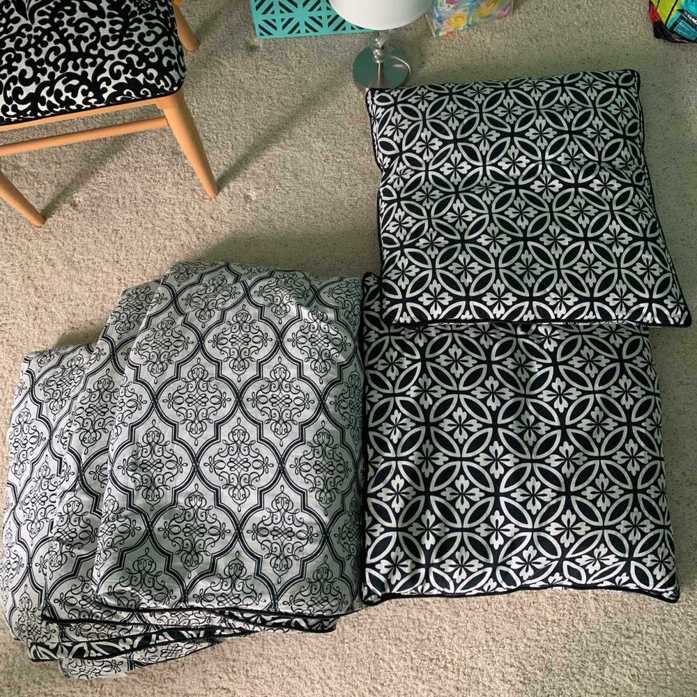 Black and white full size bedding